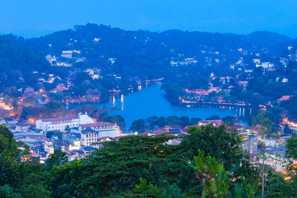 The Kandy lake with the Kandy city, exhibiting the delight of the Kingdom of Kandy